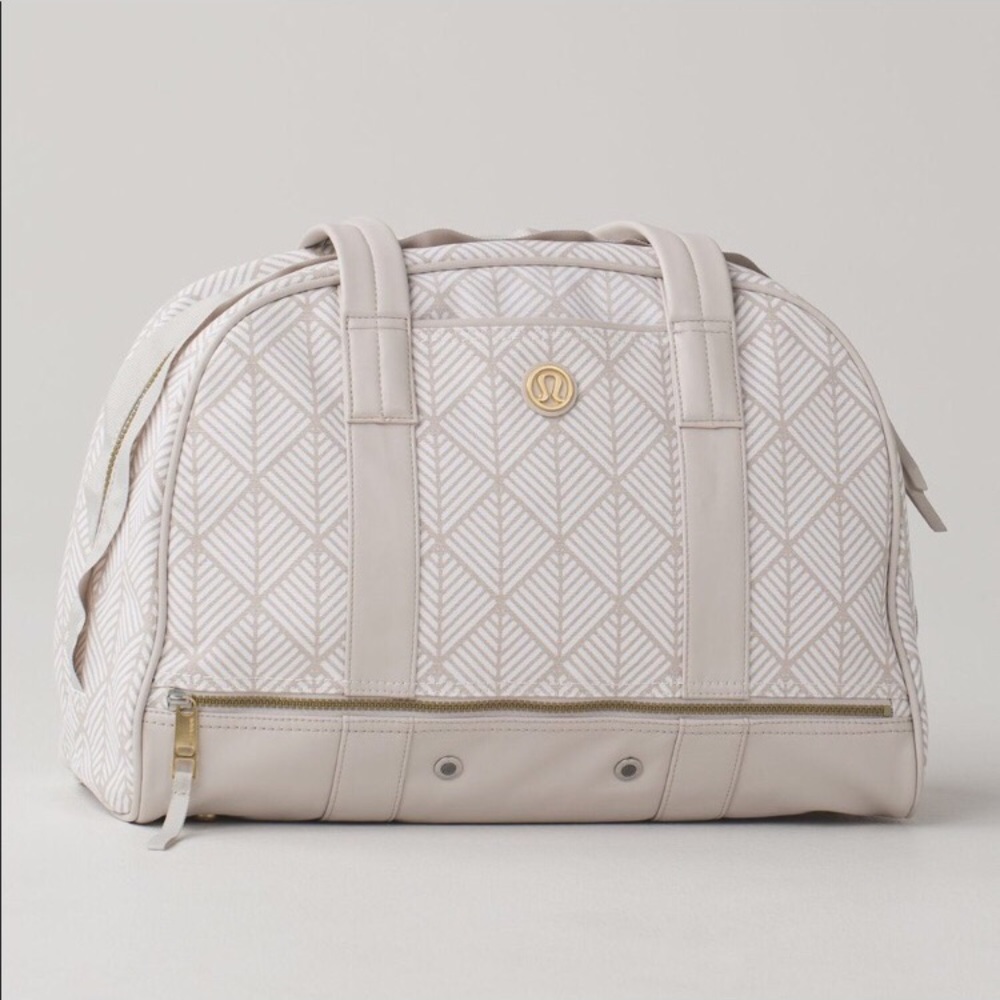 Lululemon Om for All bag in Dune